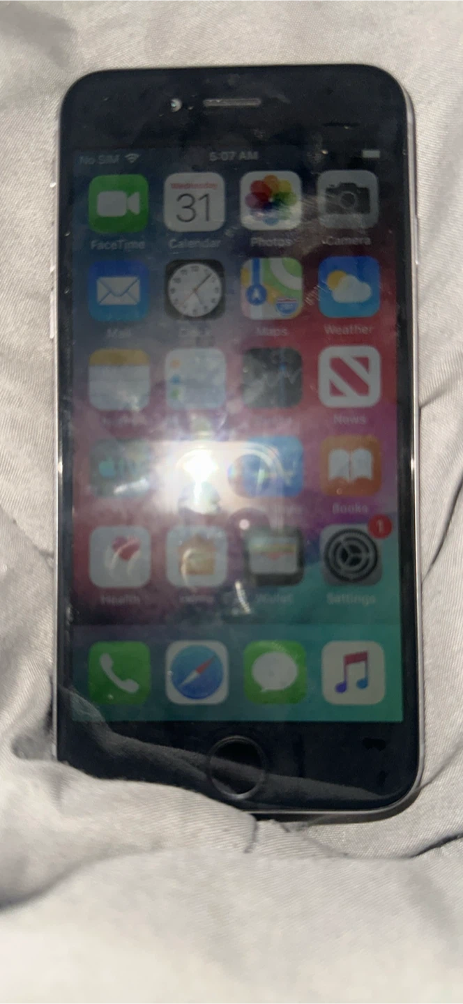 iPhone 6 - photo 2