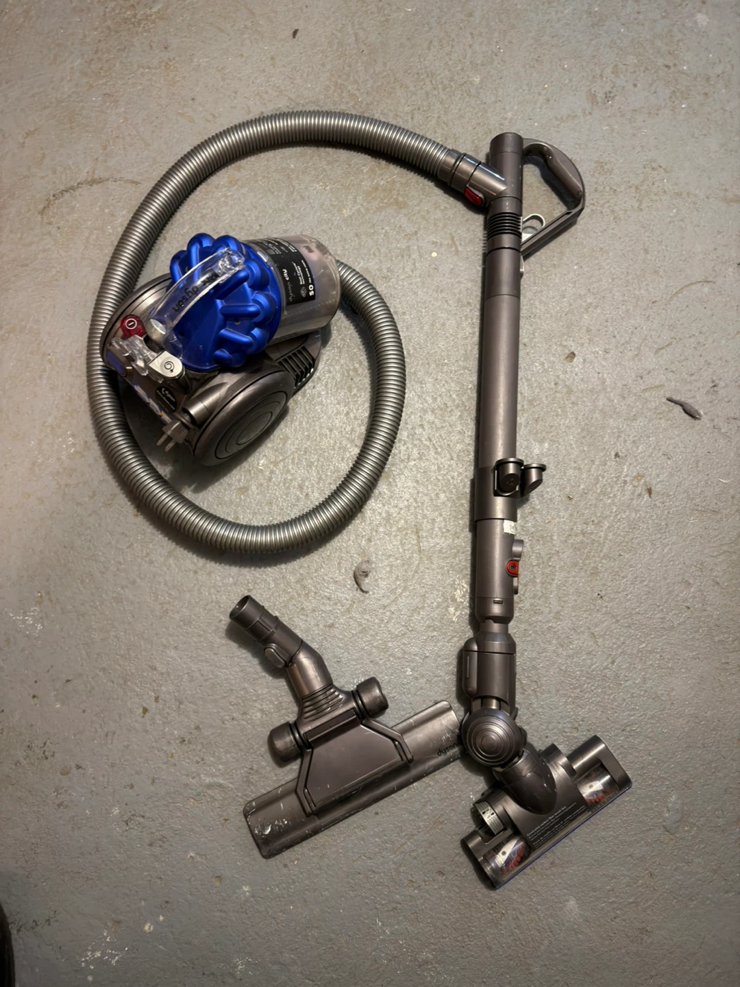 Dyson DC26 Vacuum Cleaner - photo 2