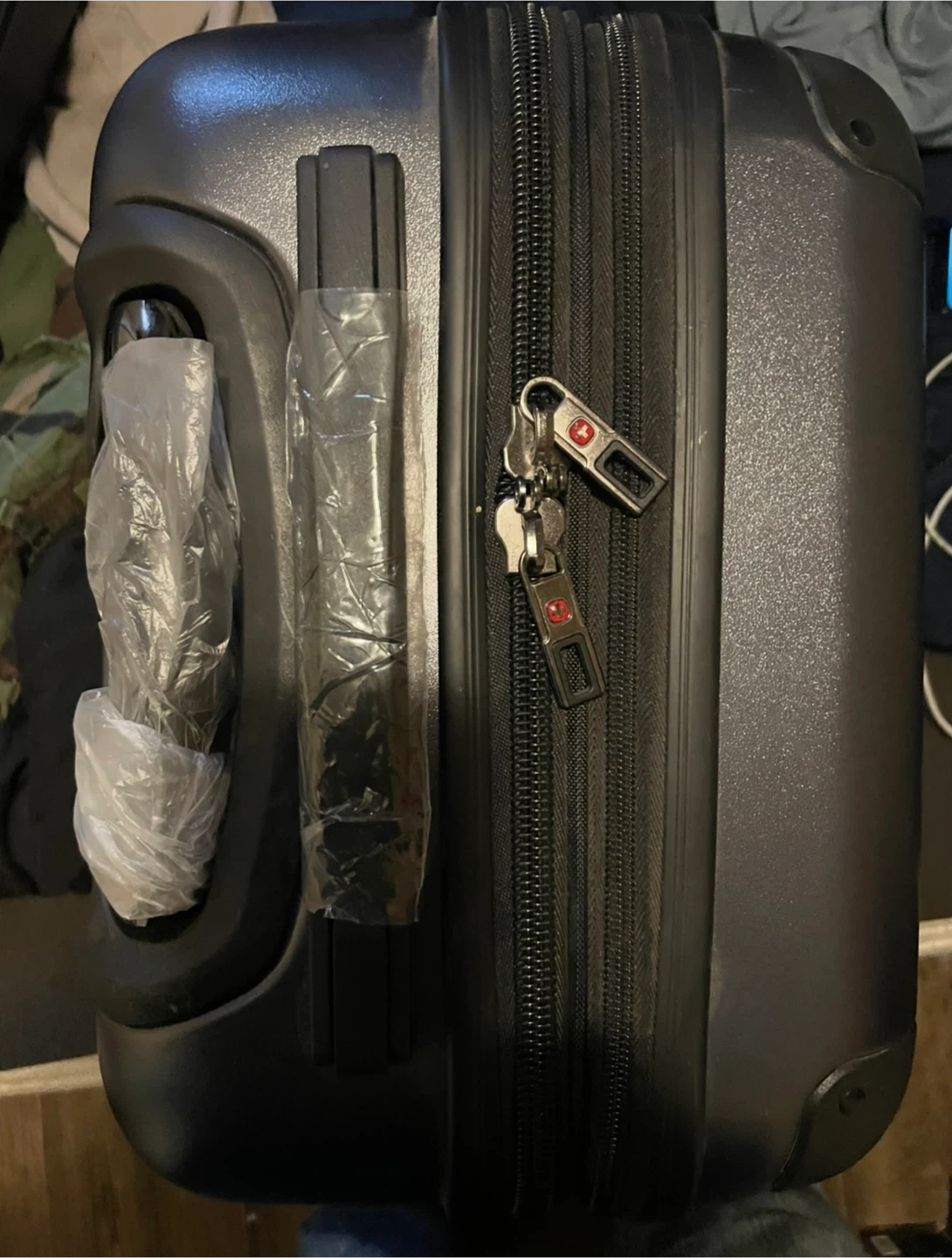 Swiss Gear Black Carry-On Suitcase - photo 2