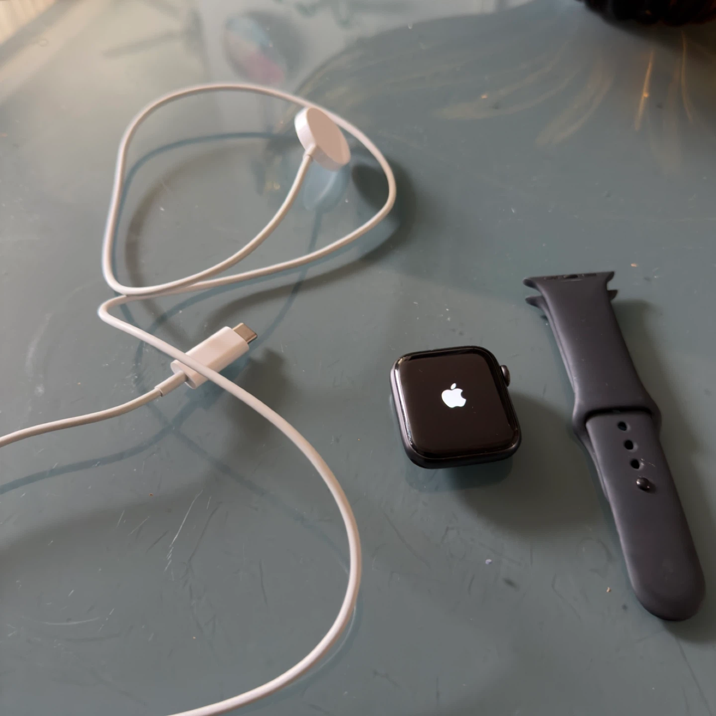 Apple Watch 6 Space grey with Charger and Band - photo 3