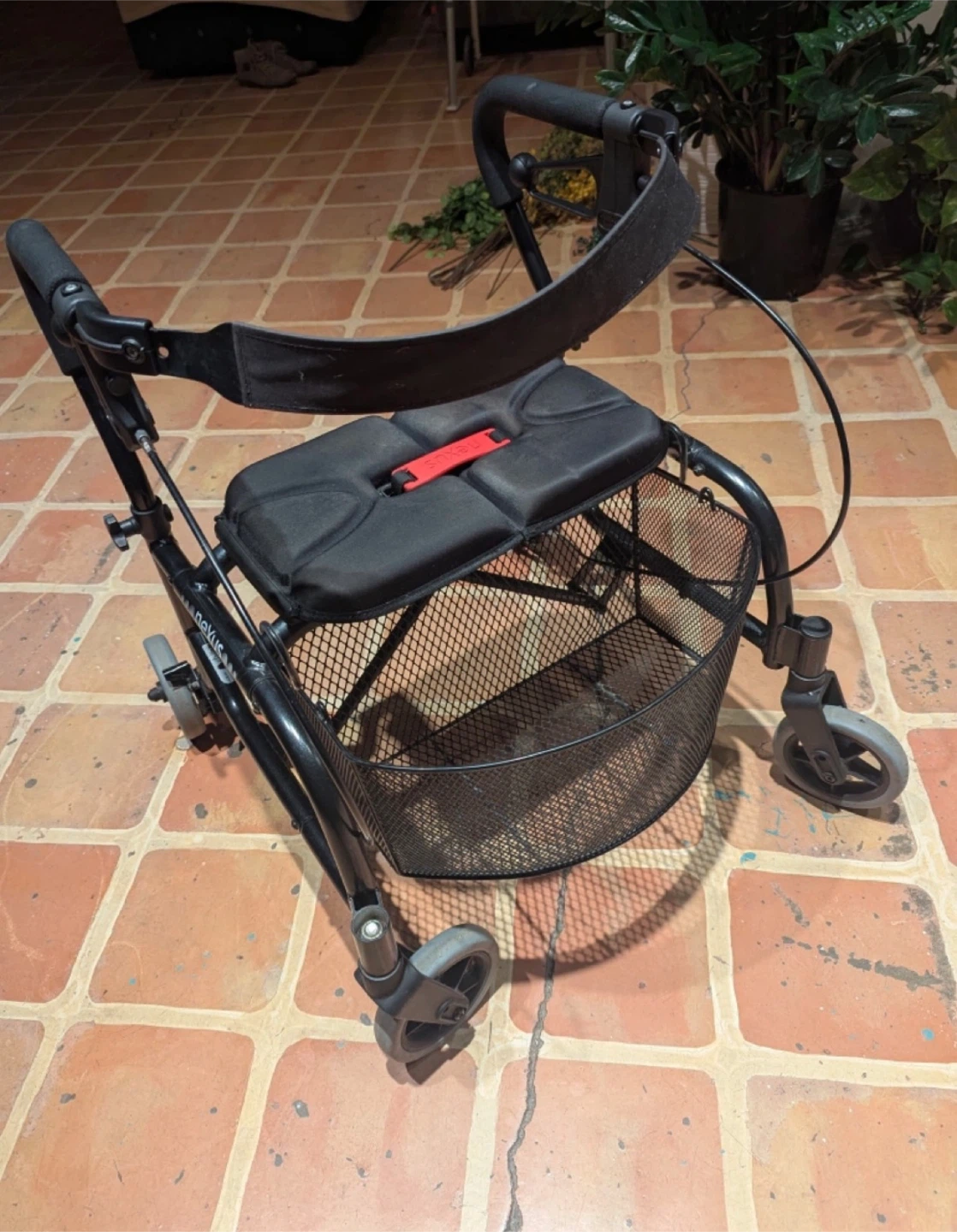 Nexus Walker with Seat & Basket - photo 2