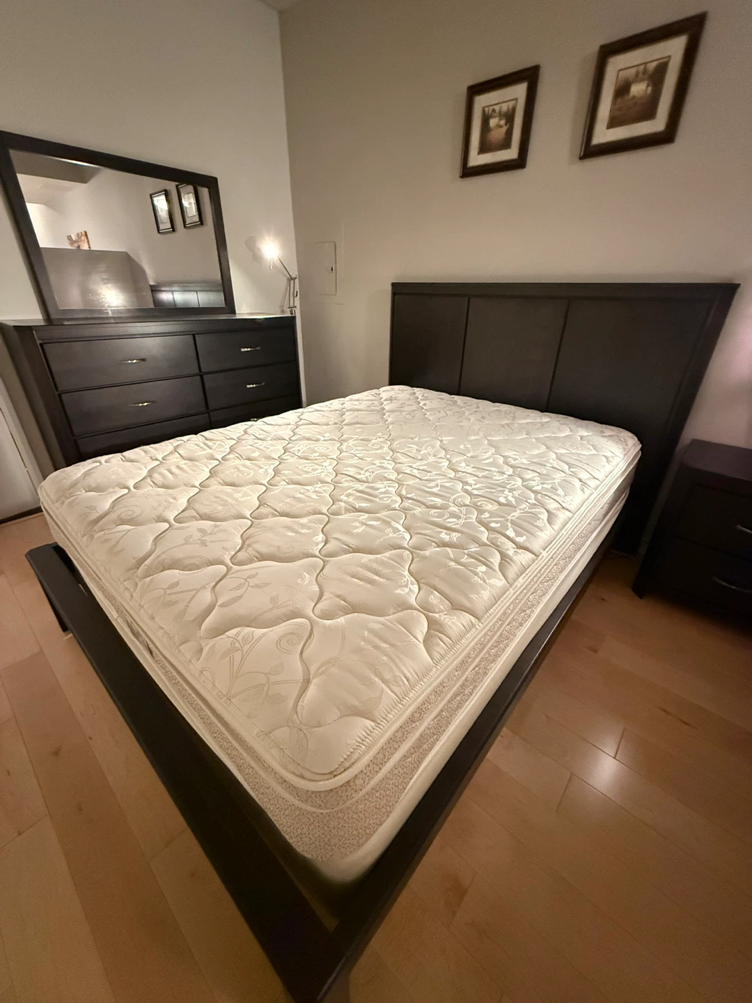 Bedroom Set - Bed, Dresser, Mirror, Nightstand - photo 4