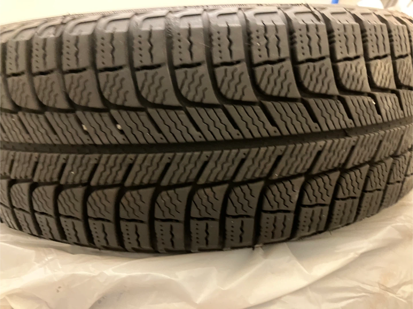 Michelin X-Ice 185/60R15 Winter Tire set of 4