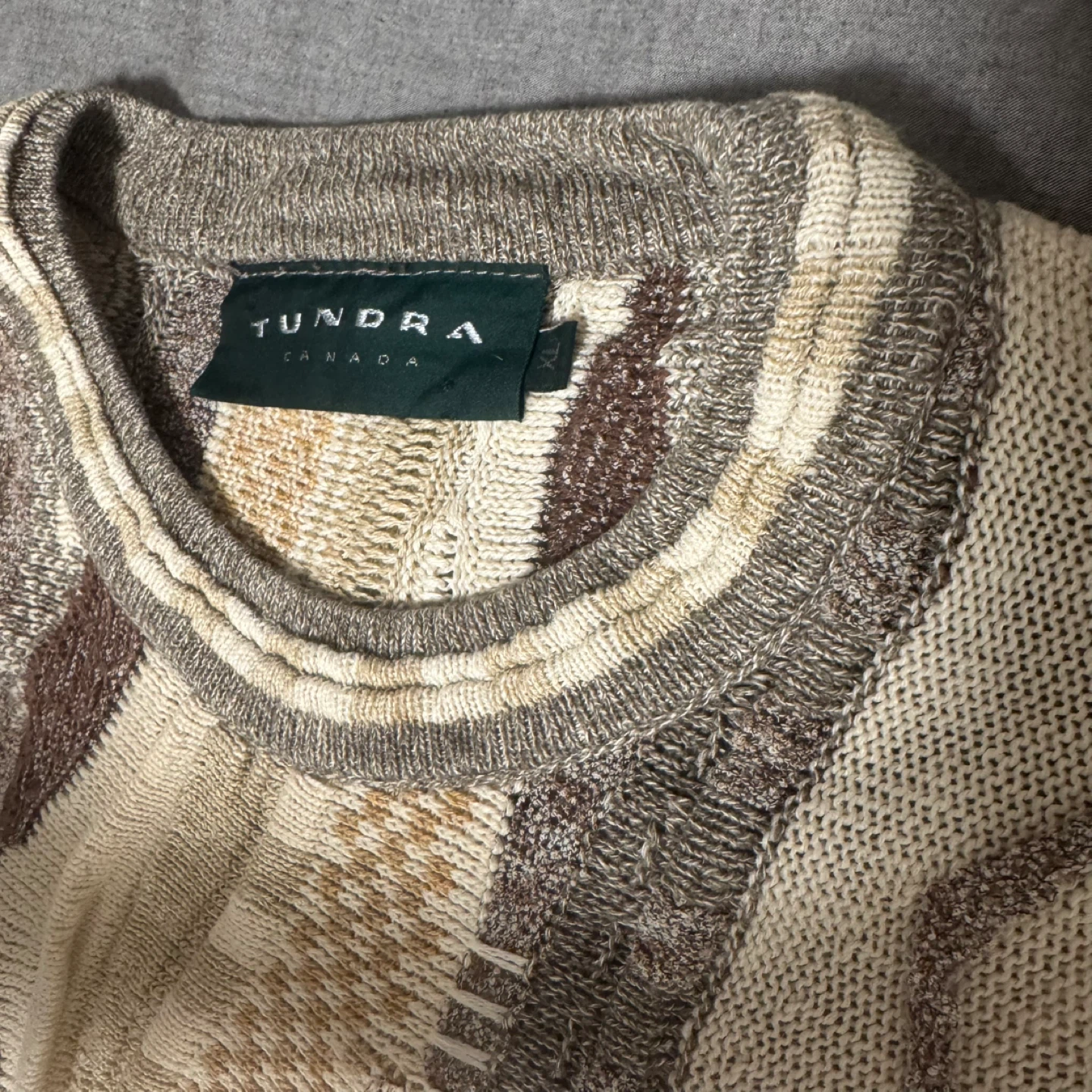 Tundra Canada Sweater Size XL - photo 2