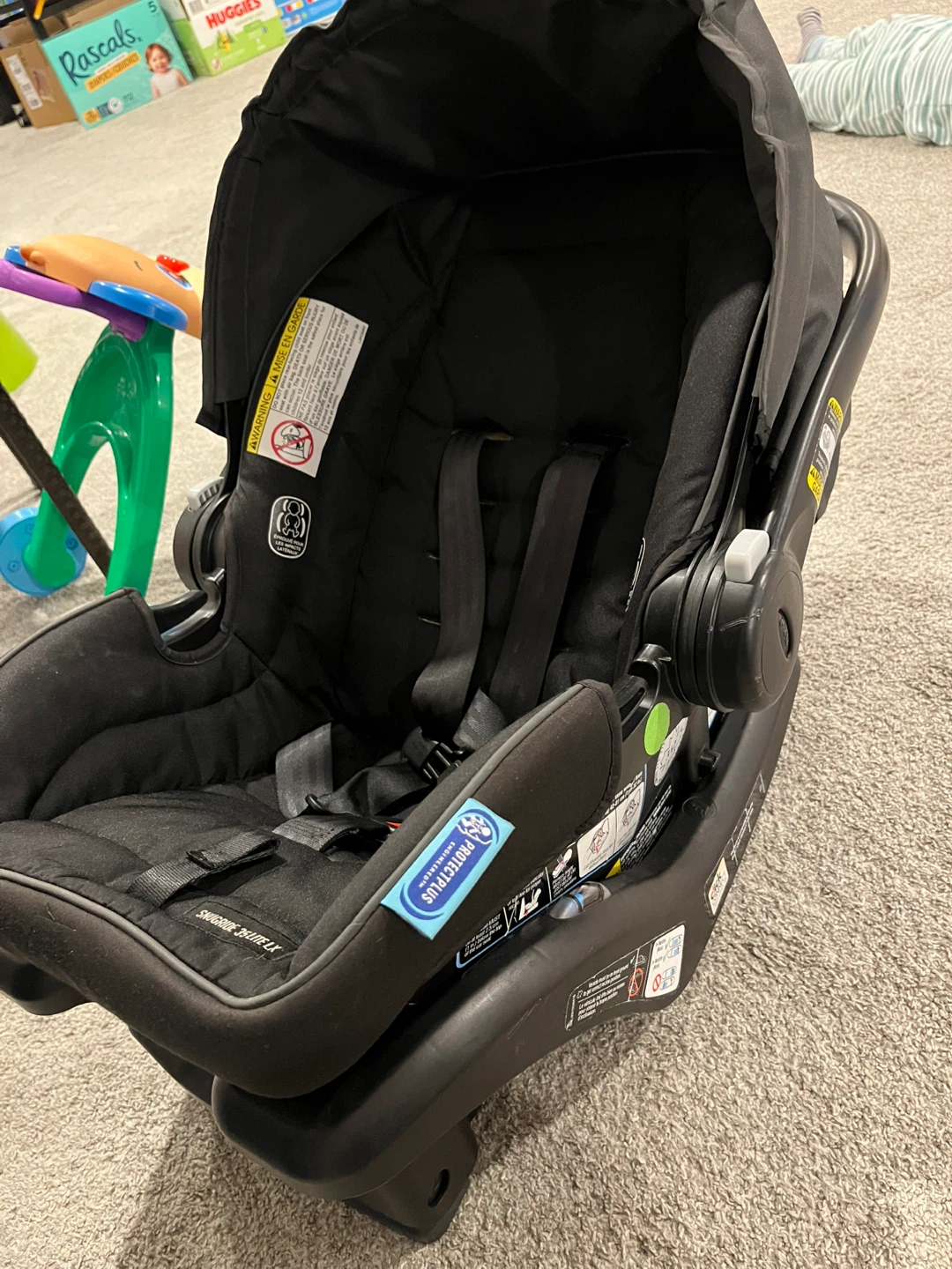 2 sets of Infant Car Seats with base - photo 2