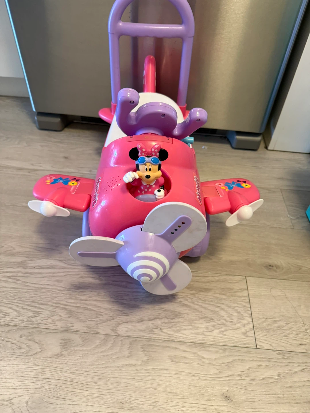 Minnie Mouse Airplane Ride-On Toy - photo 3