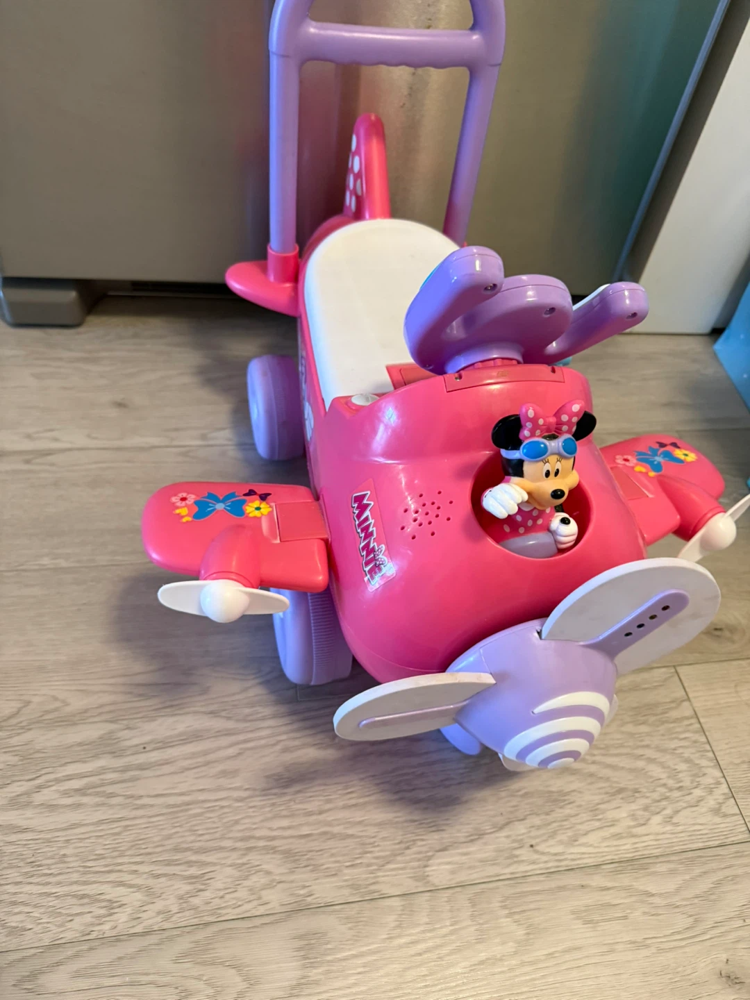 Minnie Mouse Airplane Ride-On Toy - photo 2