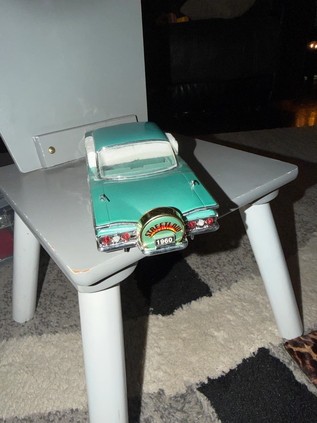 Street Low 1960 Chevy Impala Diecast Car - photo 3