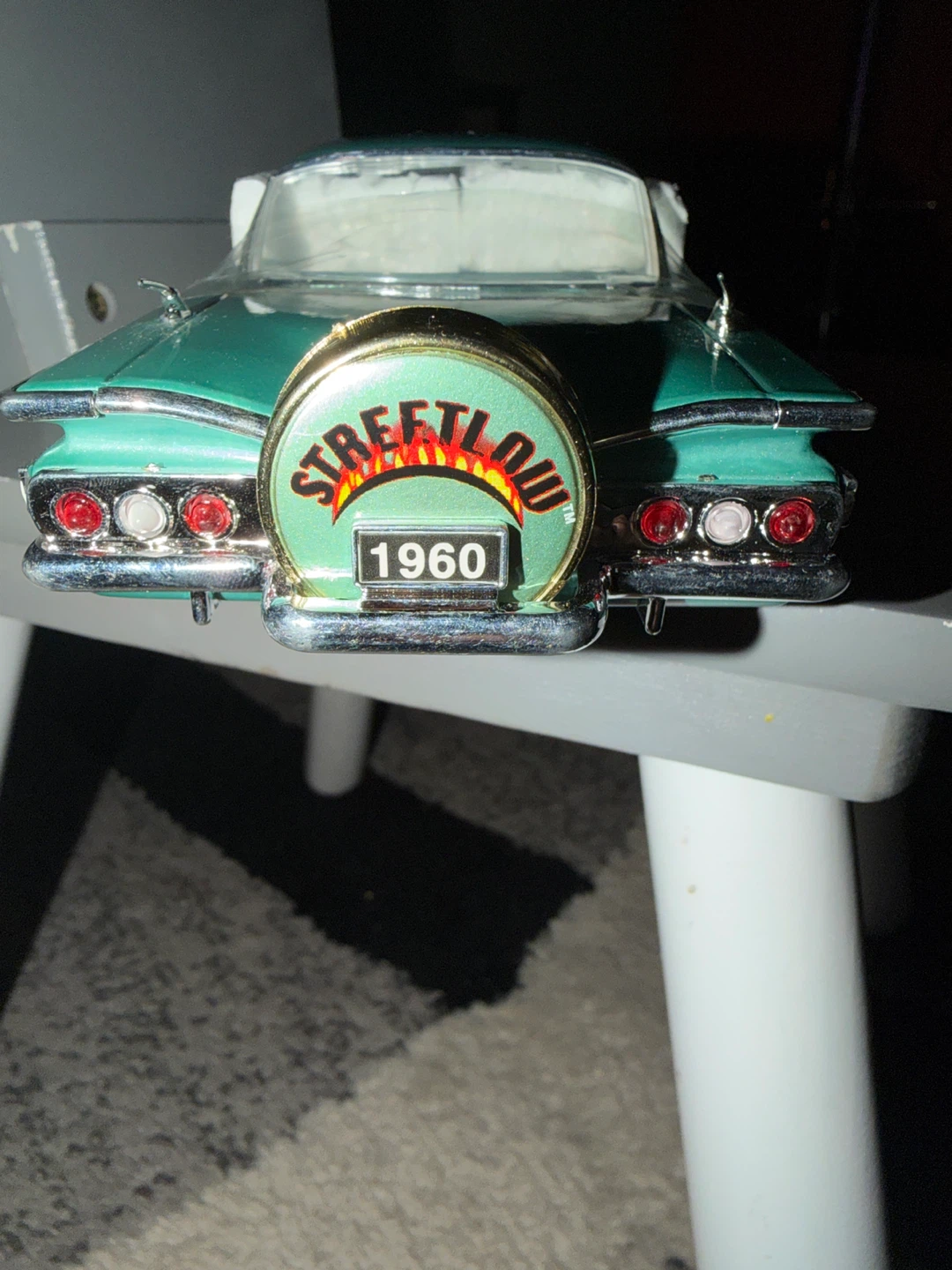 Street Low 1960 Chevy Impala Diecast Car - photo 4