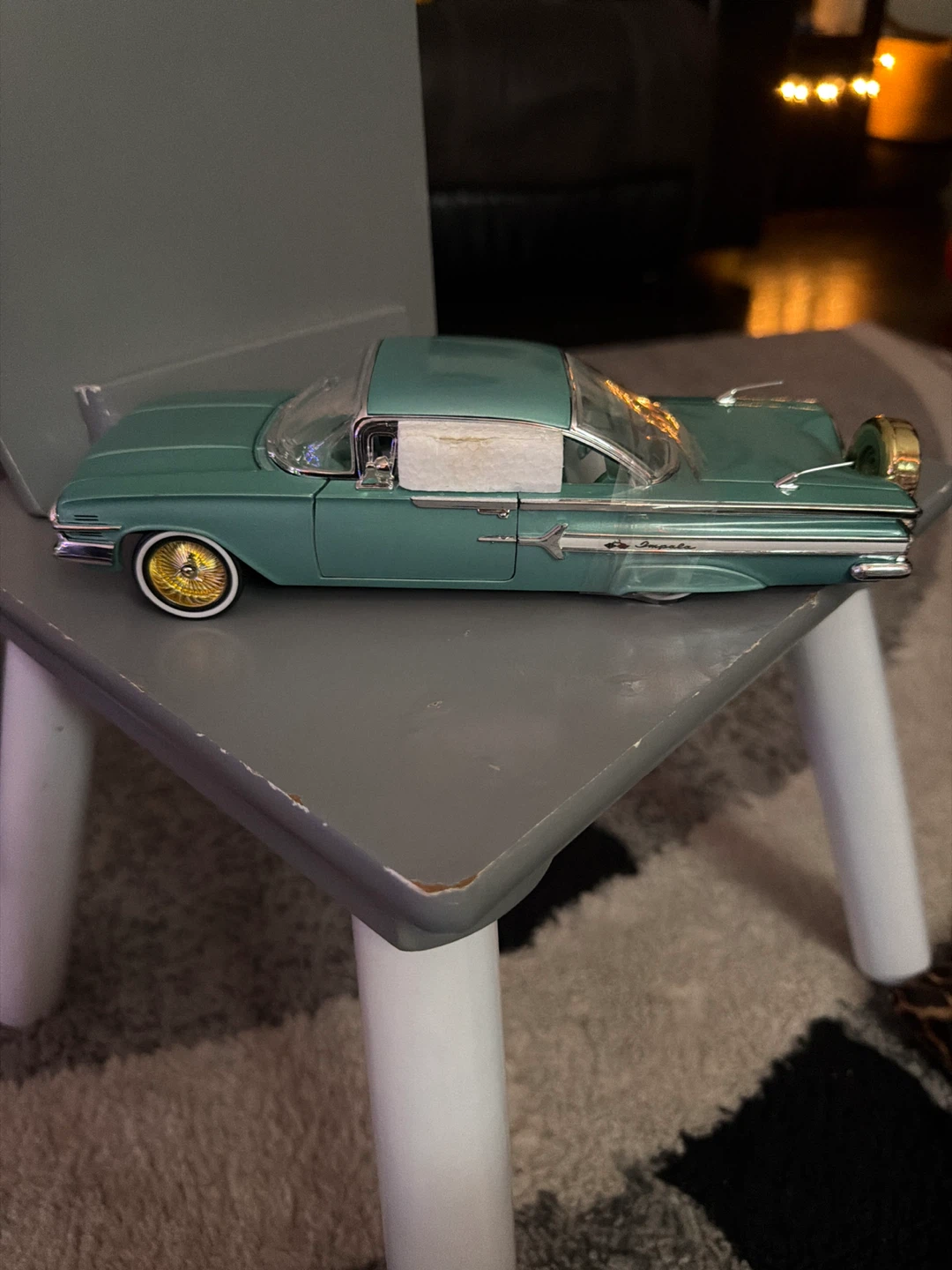 Street Low 1960 Chevy Impala Diecast Car - photo 2