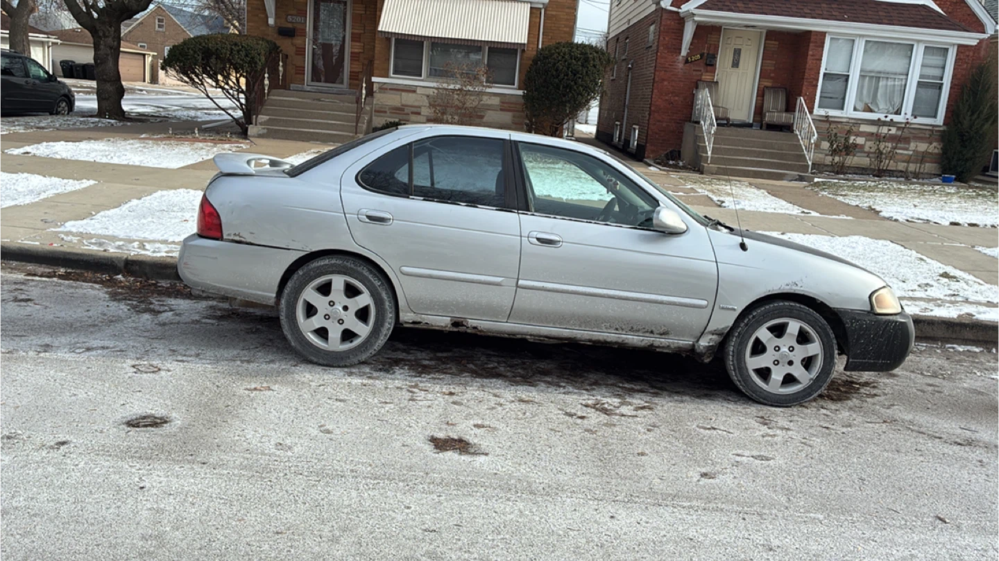 Nissan Sentra Sedan - Silver - photo 4
