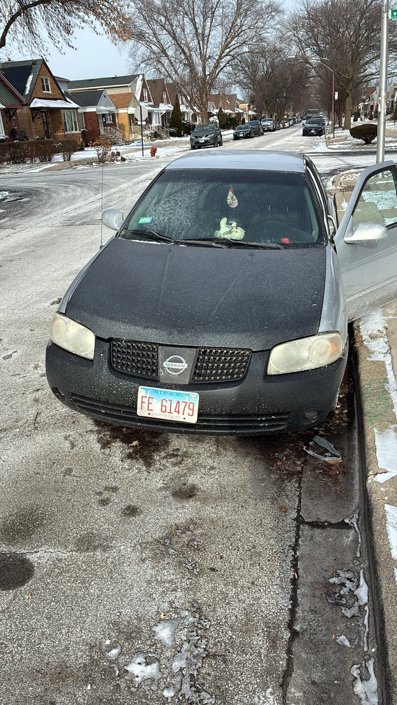 Nissan Sentra Sedan - Silver