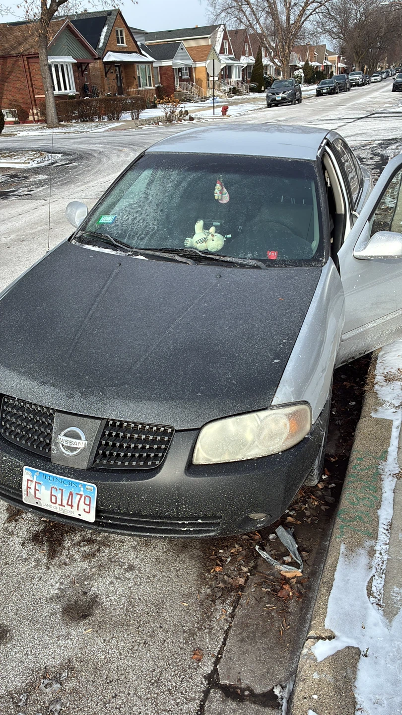 Nissan Sentra Sedan - Silver - photo 3