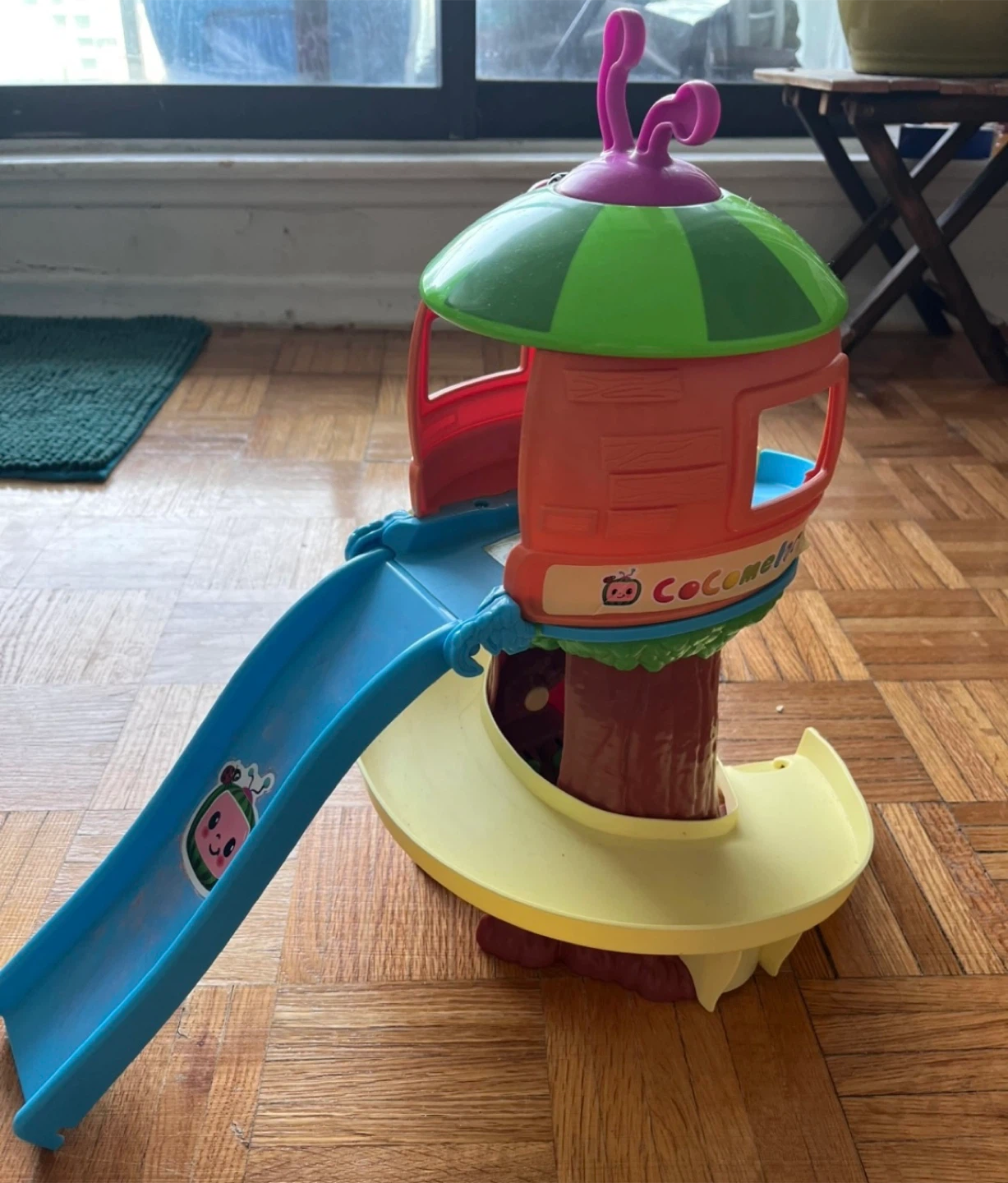 cocomelon treetop set with musical car