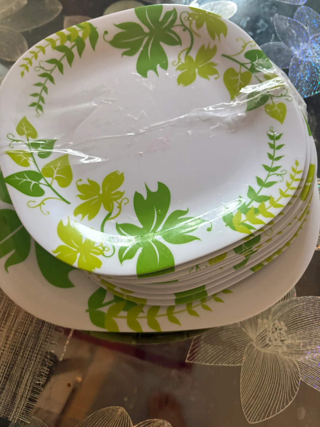 Set of Plates with Green Leaf Design - photo 2