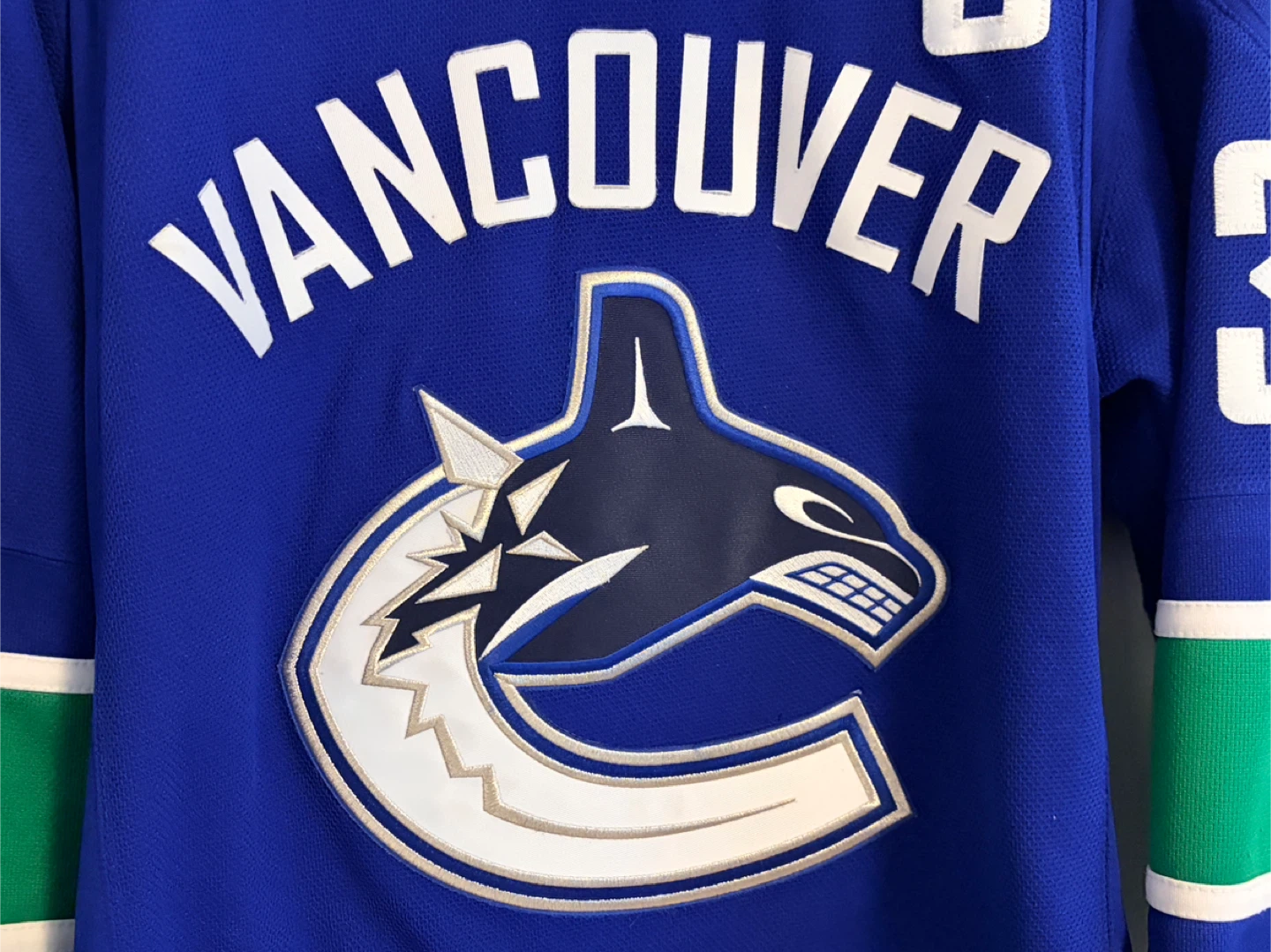 Authentic Reebok Vancouver Canucks Henrick Sedin Jersey Small - photo 5