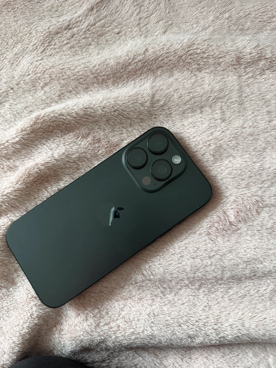 iPhone 16 Pro - Like New! - photo 2