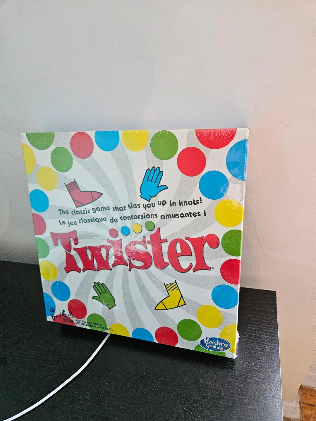 BNIB)Ages 6+ Classic Twister Game -  Fun!