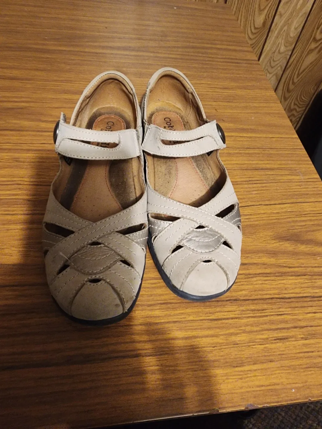 Cobb Hill Beige Leather Sandals - Size 8M