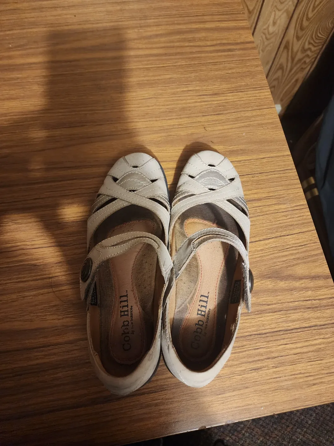 Cobb Hill Beige Leather Sandals - Size 8M image indicator(2)