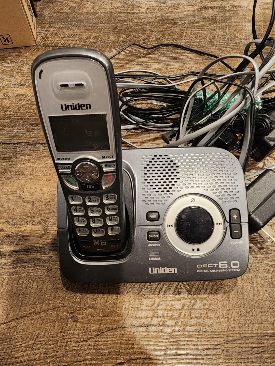 Uniden DECT 6.0 Digital Answering System - photo 2