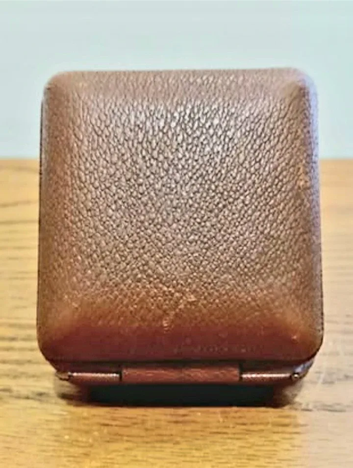 Vtg. Sentinel Hand Winding Travel Clock image indicator(2)