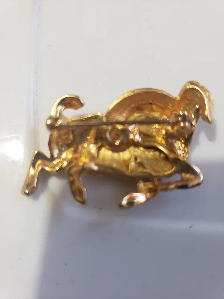 Vintage Gold Ram Pin image indicator(2)