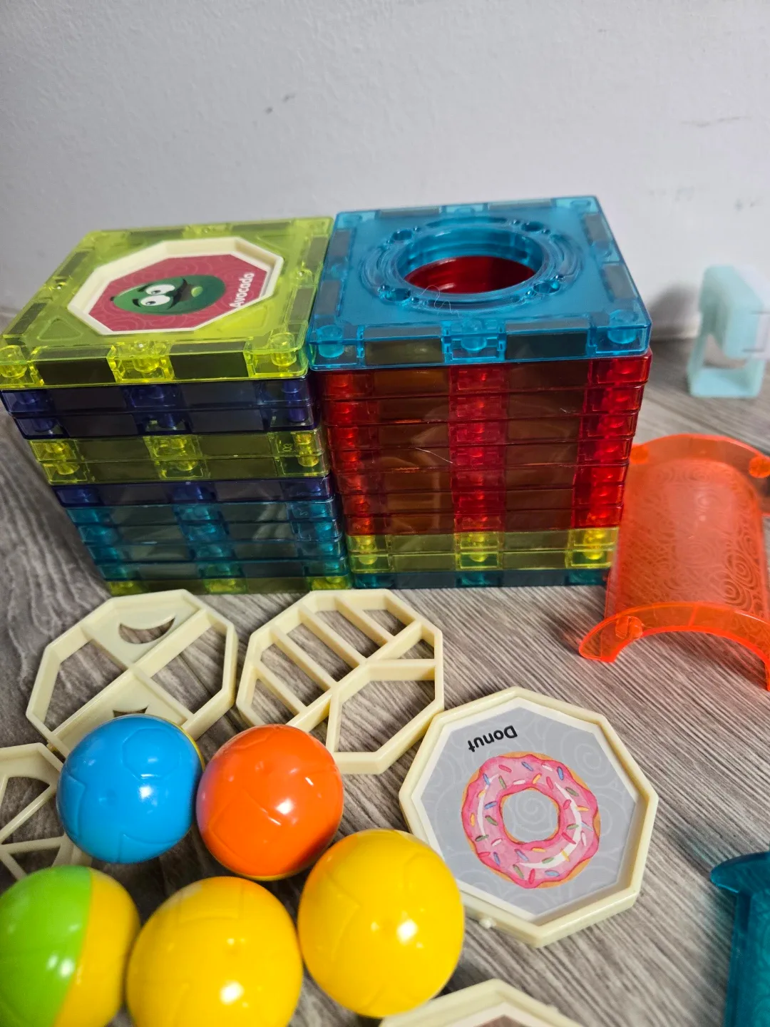 Magnetic building block marble run image indicator(5)