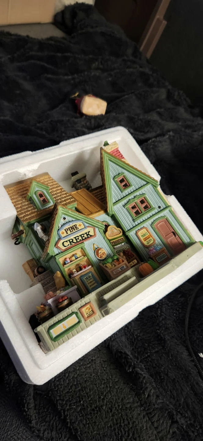 Lemax Pine Creek Market lighted building 