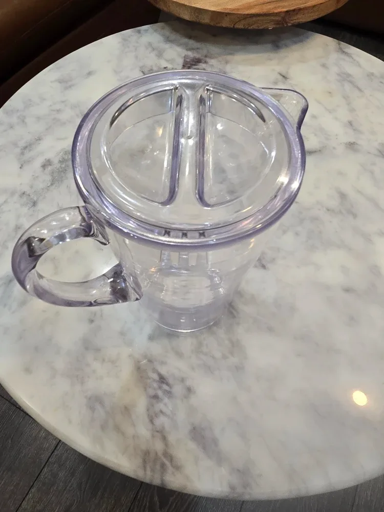 Clear Plastic Pitcher with Lid image indicator(2)