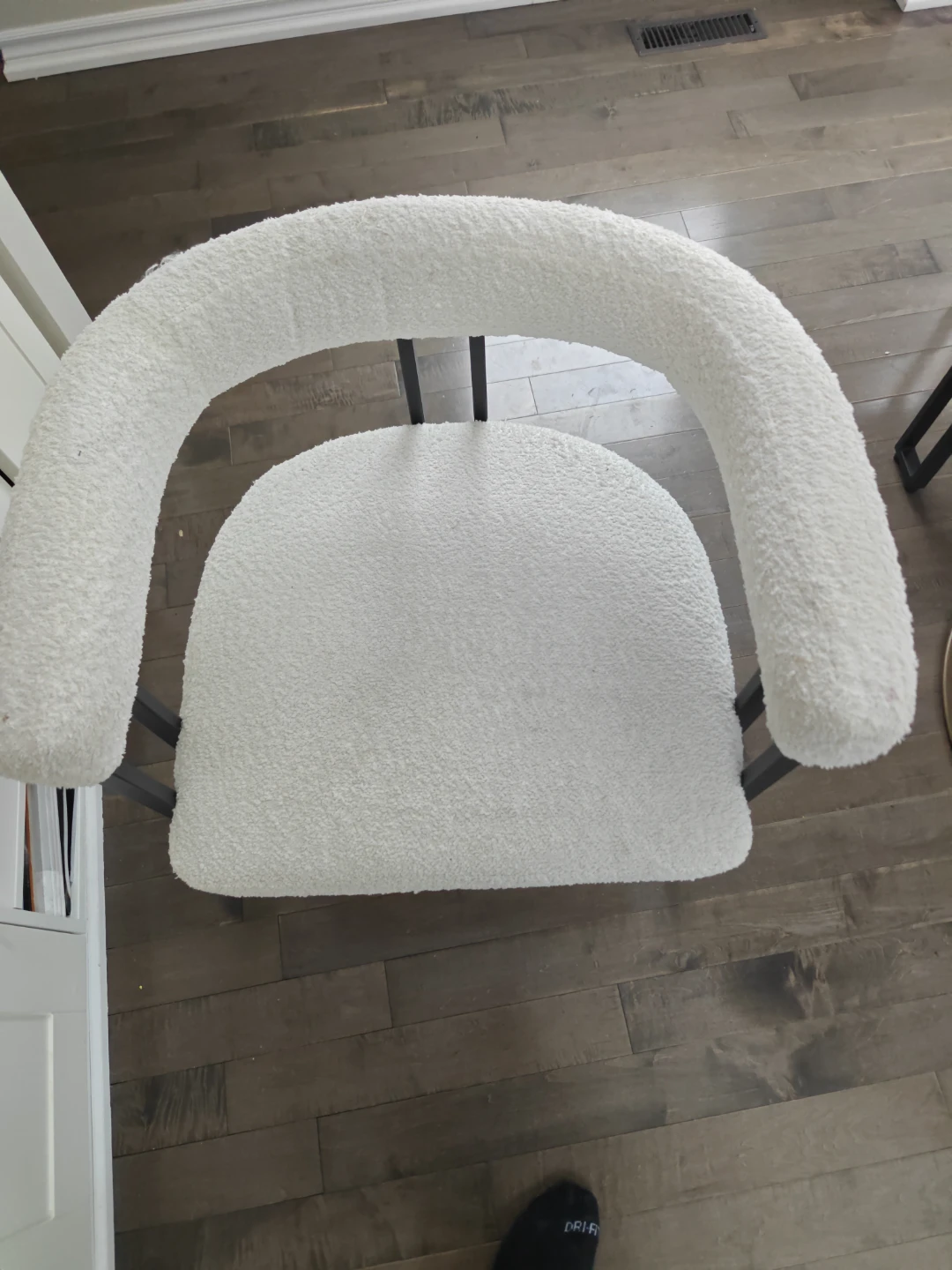 Round Dining Table with 4 Chairs 47.5" - photo 5