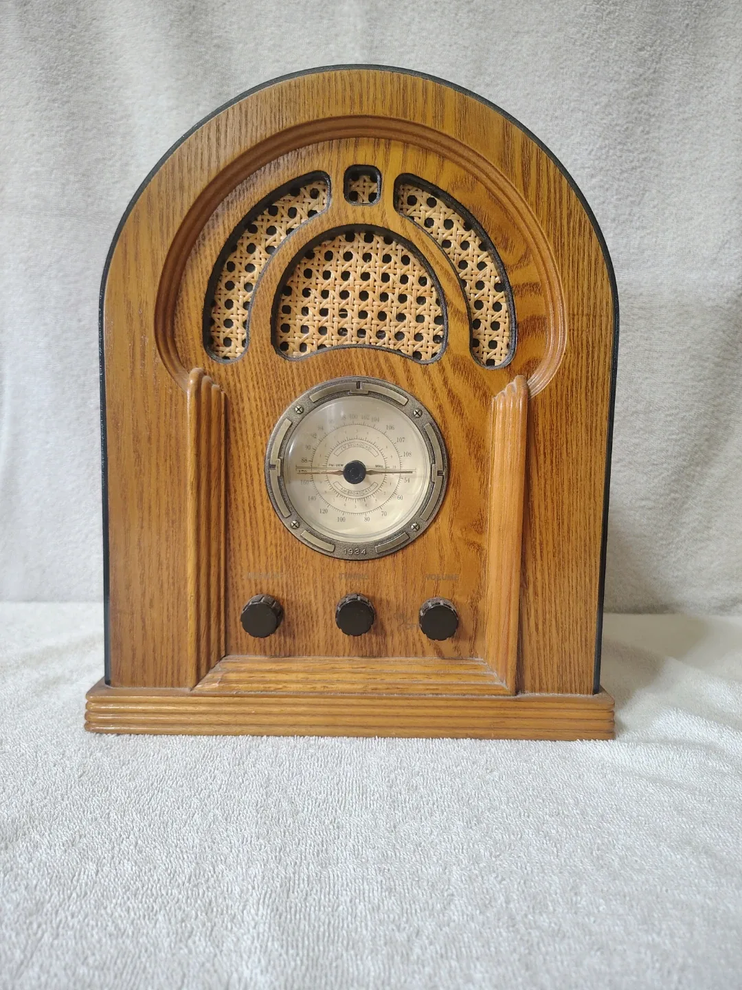 Vintage Style Tabletop Radio