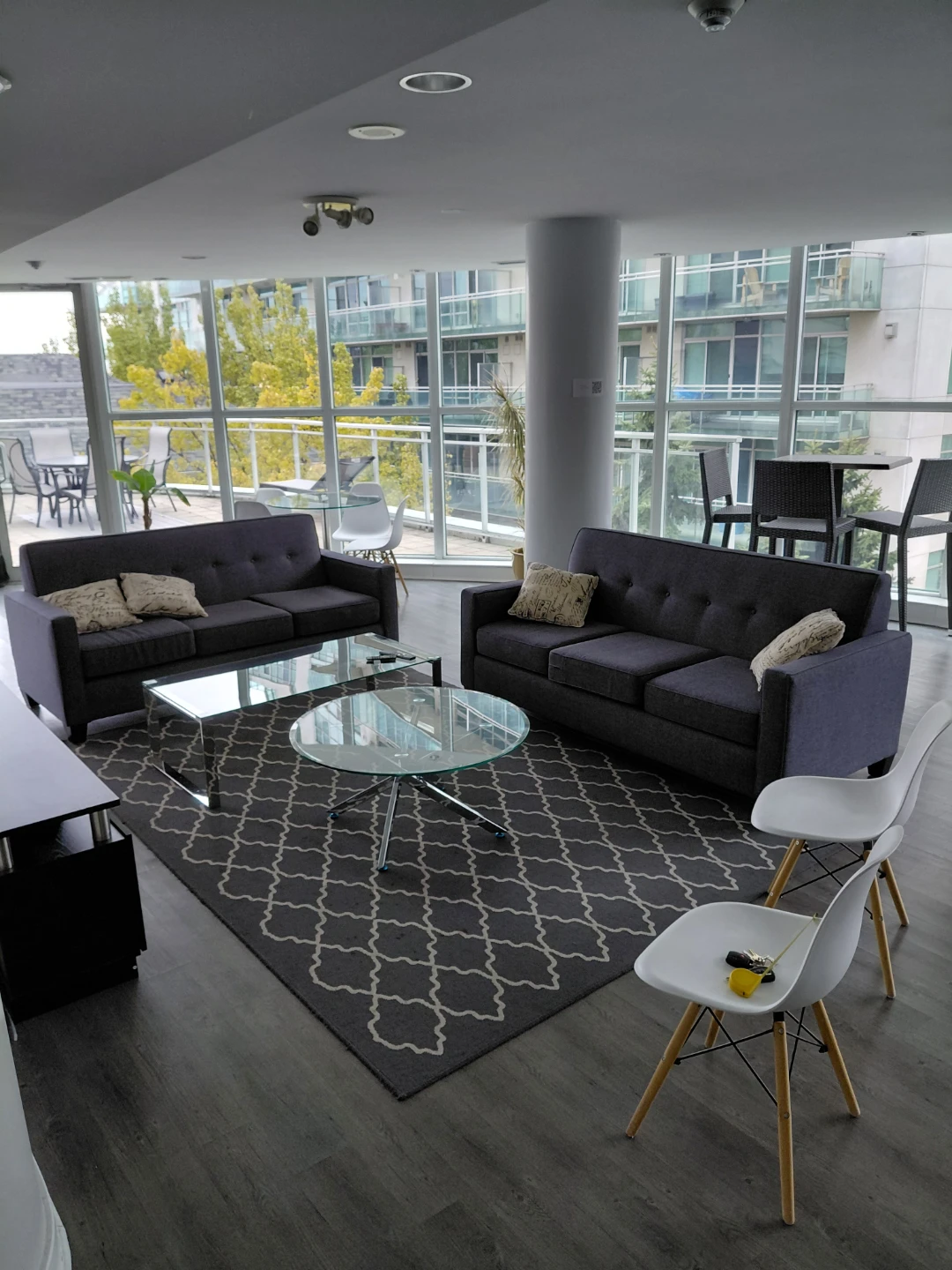 2 Grey Sofas - Great Condition - photo 2
