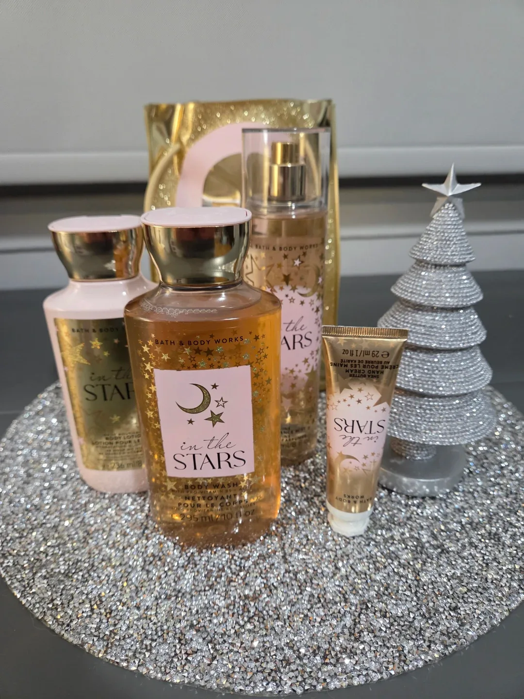 🎅NWT BATH & BODY WORKS IN THE STARS GIFT SET🎄 image indicator(2)