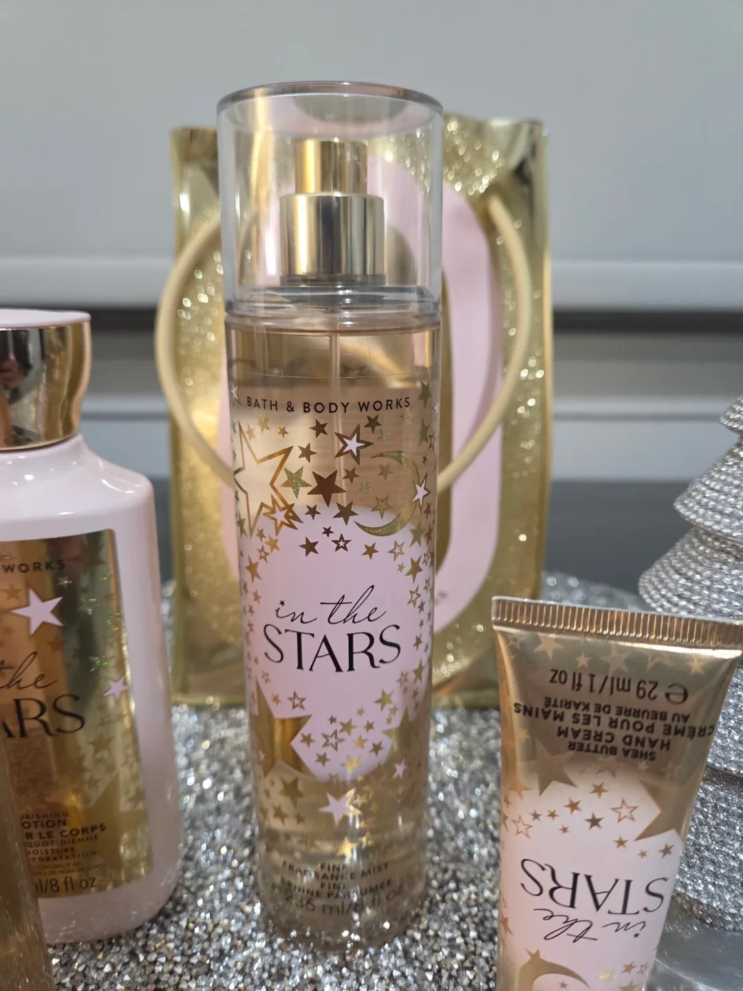 🎅NWT BATH & BODY WORKS IN THE STARS GIFT SET🎄 image indicator(5)