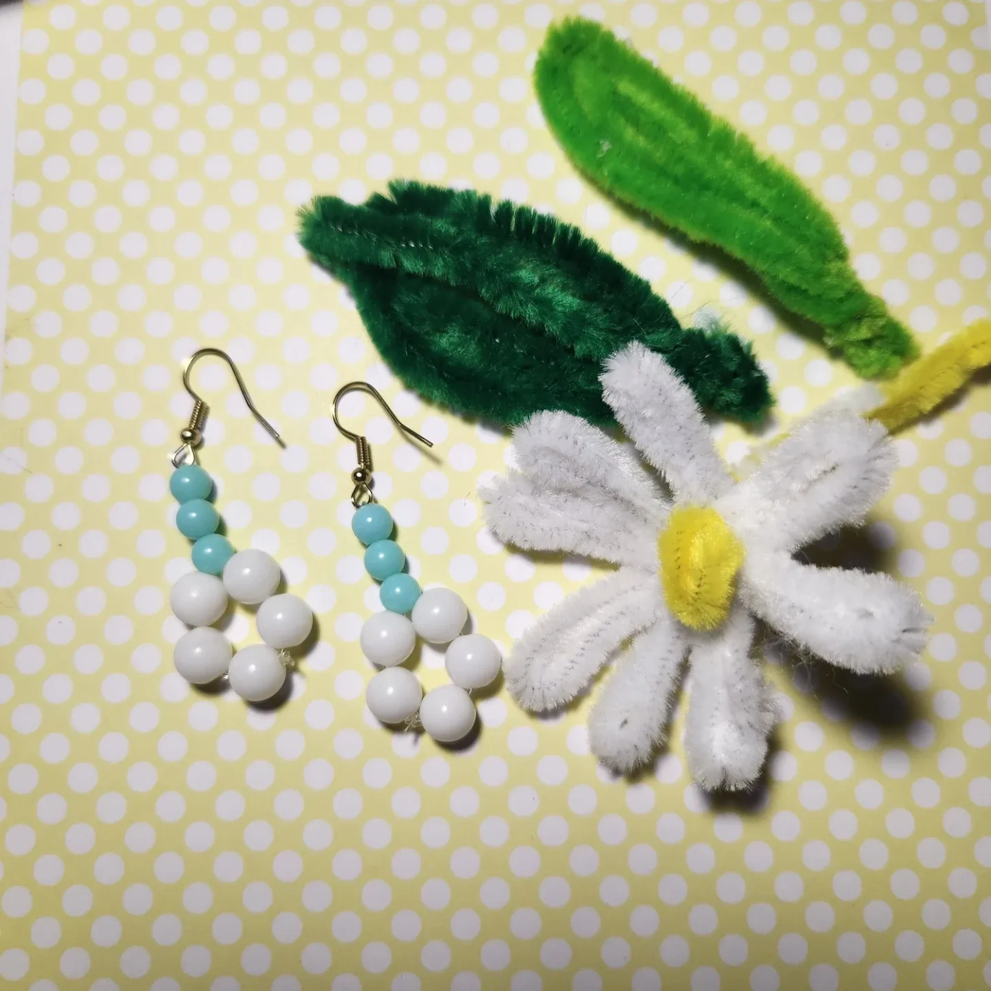 Handmade Beaded Dangle Earrings image indicator(6)