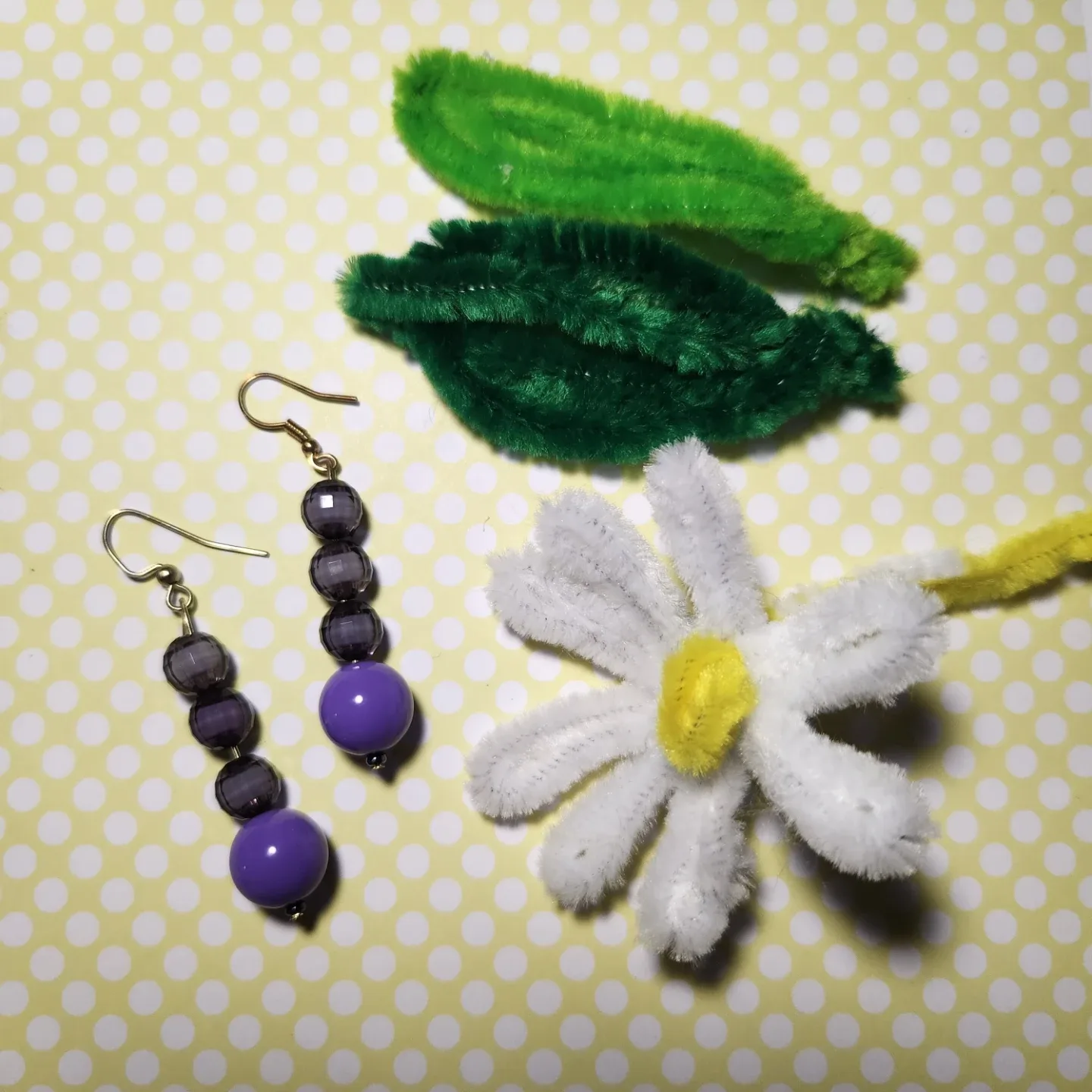 Handmade Beaded Dangle Earrings image indicator(7)