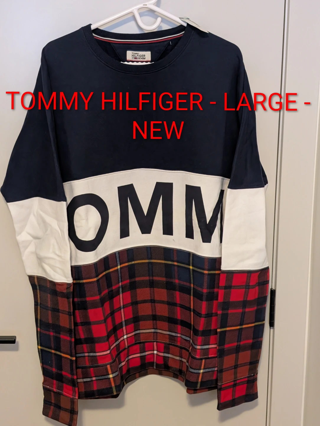 New Tommy Hilfiger Large Sweatshirt