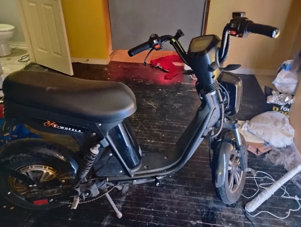 E-Wheels Electric Scooter