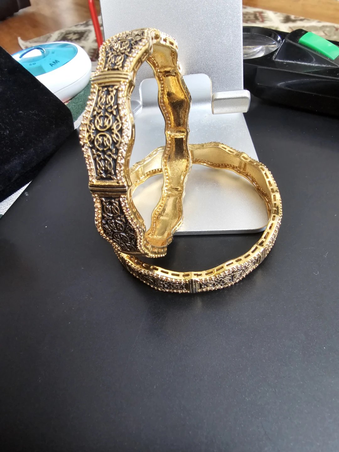 Set of 2 Gold Tone Bangles - photo 4