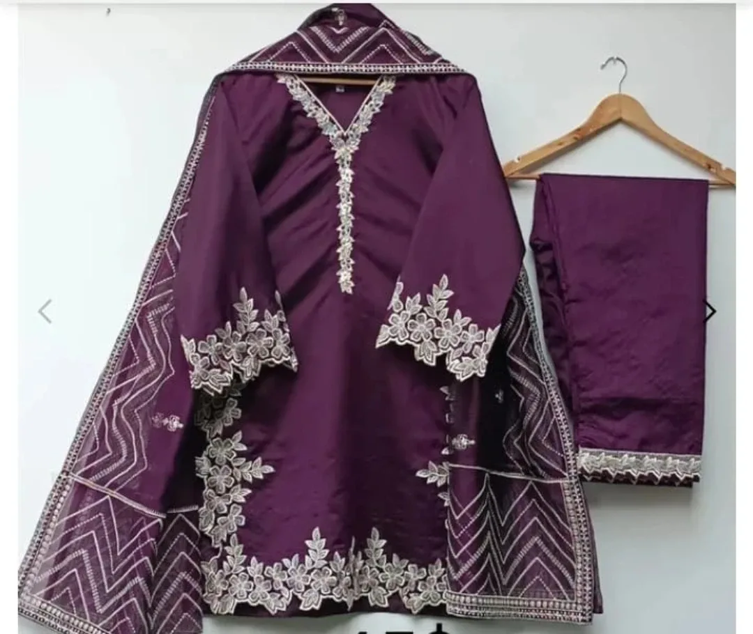 Semi-Formal Embroidered Dress, Size M image indicator(9)