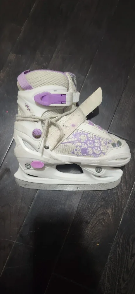 Girls Ice Skates - Size 1-4 image indicator(2)
