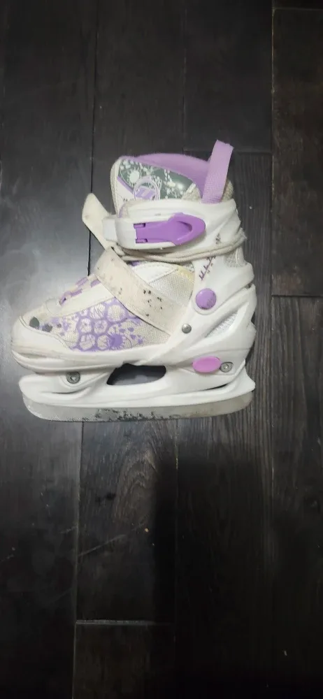 Girls Ice Skates - Size 1-4 image indicator(3)