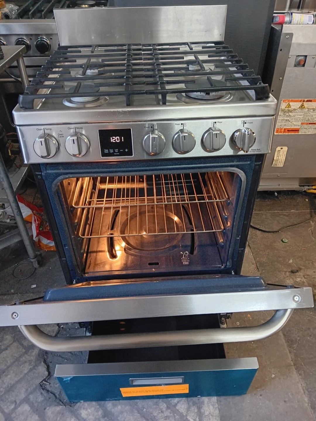 Haier 24in Stainless steel gas stove - photo 2