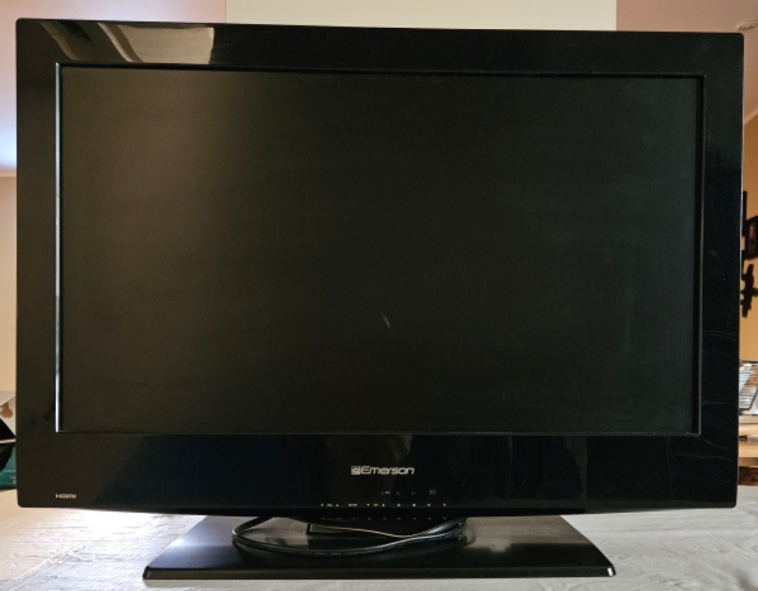 Emerson LD260EM2 26" LCD TV