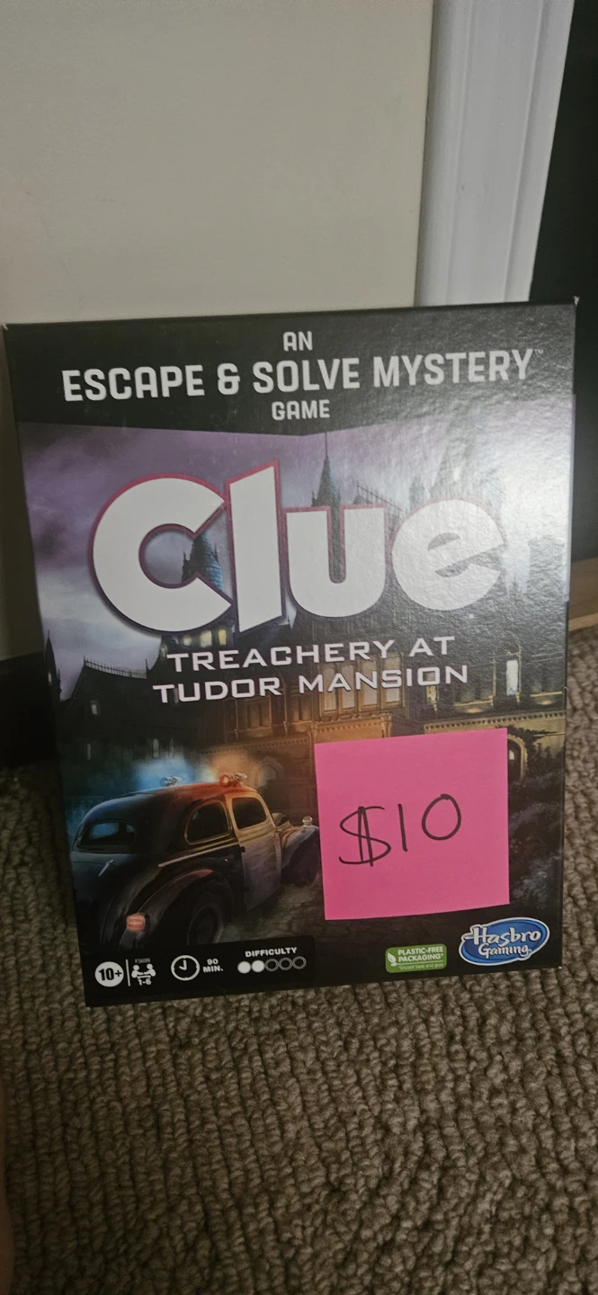 Clue Treachery at Tudor Mansion Game