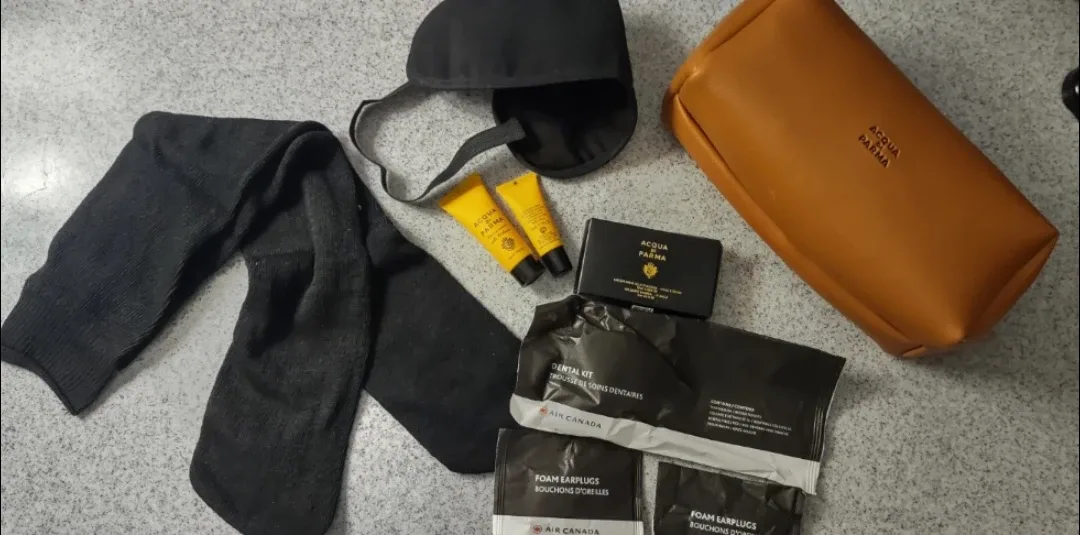 (NEW) Air Canada. Acqua di Parma Travel Kit - #Cleanout image indicator(9)