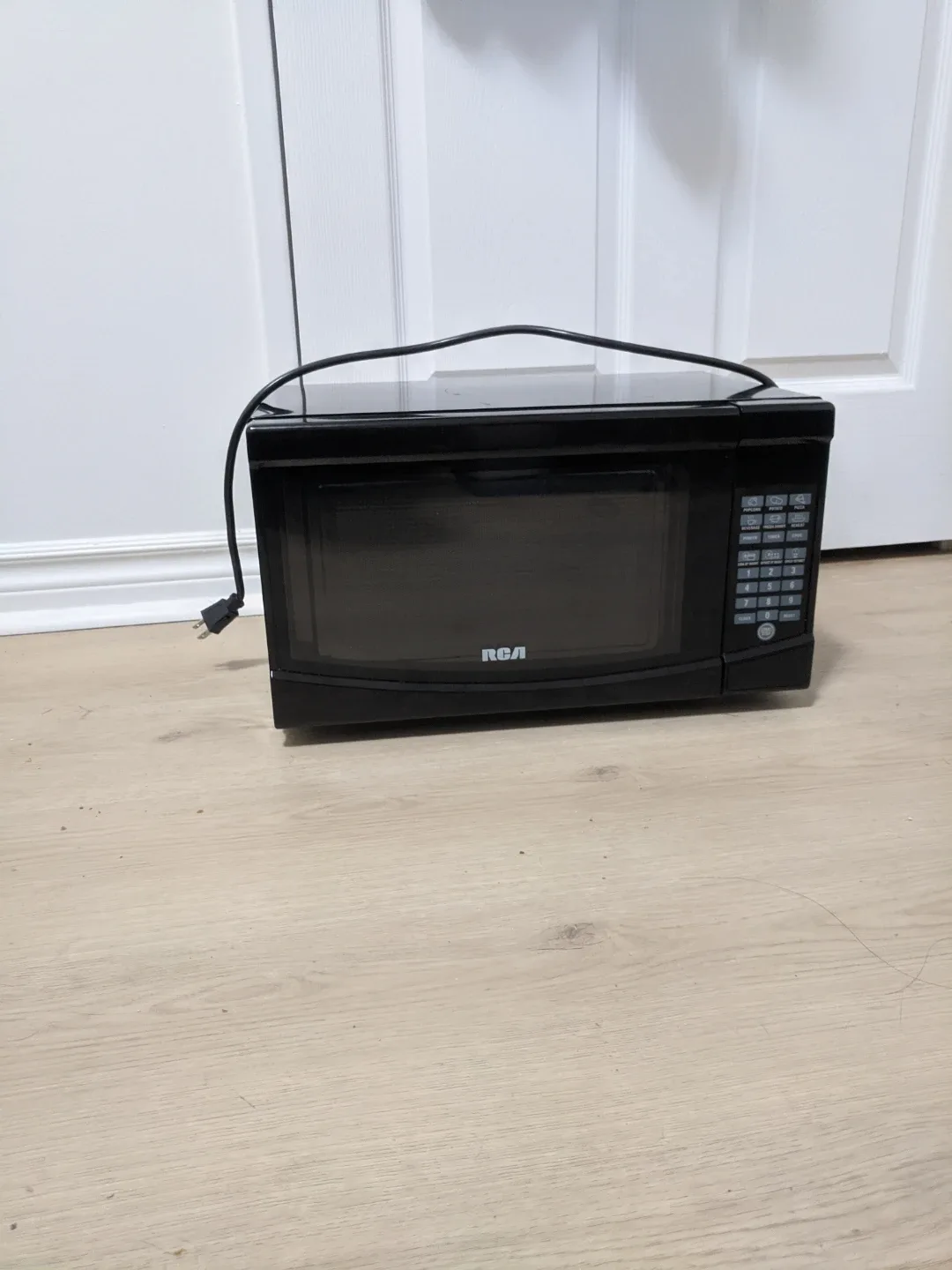 RCA Black Microwave