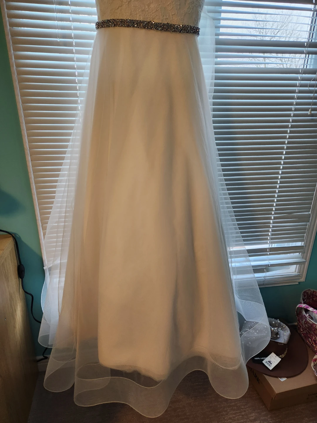 White Lace Wedding Dress - photo 4