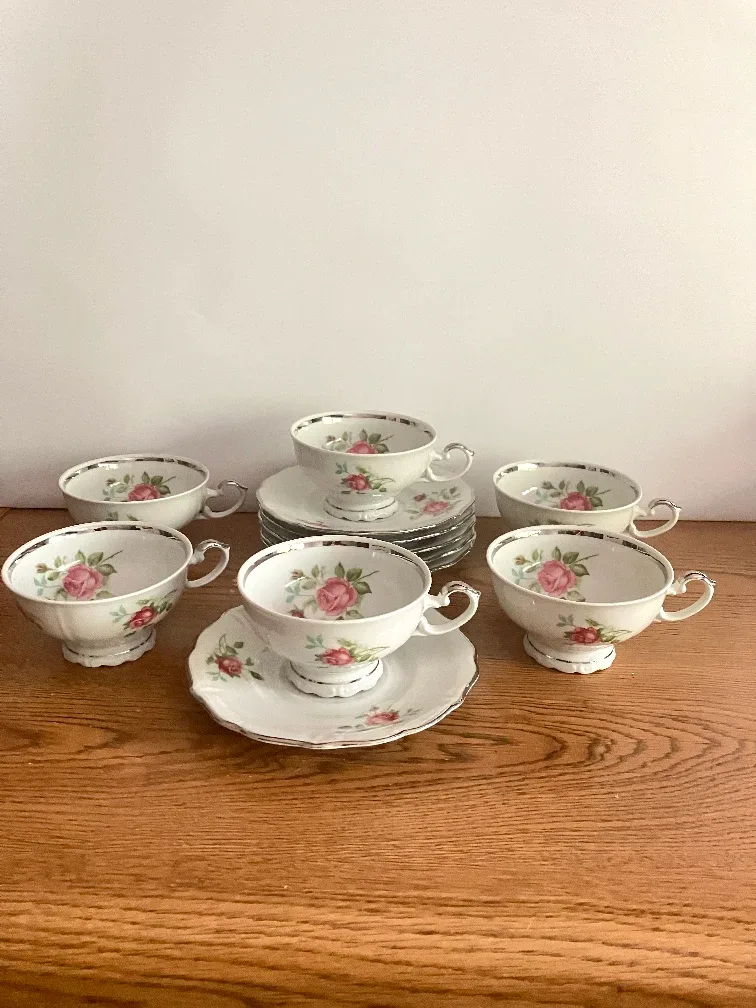 Vintage Tea Cups and Saucers Set